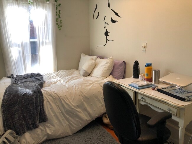 104 Hammond St, Unit 3 in Boston, MA - Foto de edificio - Building Photo