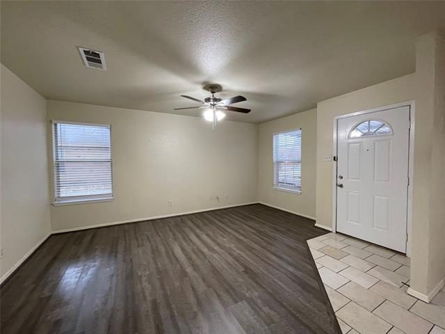 121 Cambridge Dr in Saginaw, TX - Building Photo - Building Photo