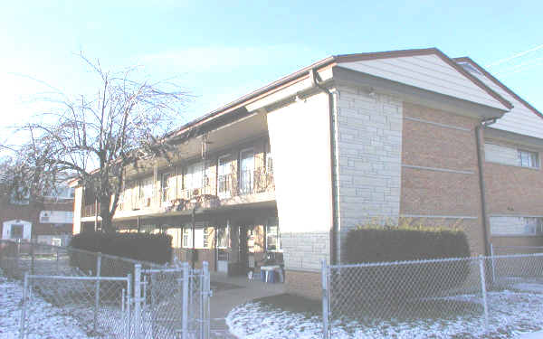 3900 Powell Ave in Lyons, IL - Building Photo