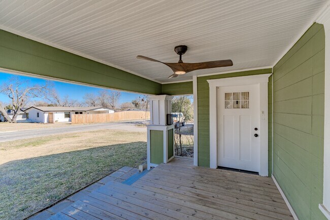 6706 Fisher Rd in Dallas, TX - Building Photo - Building Photo