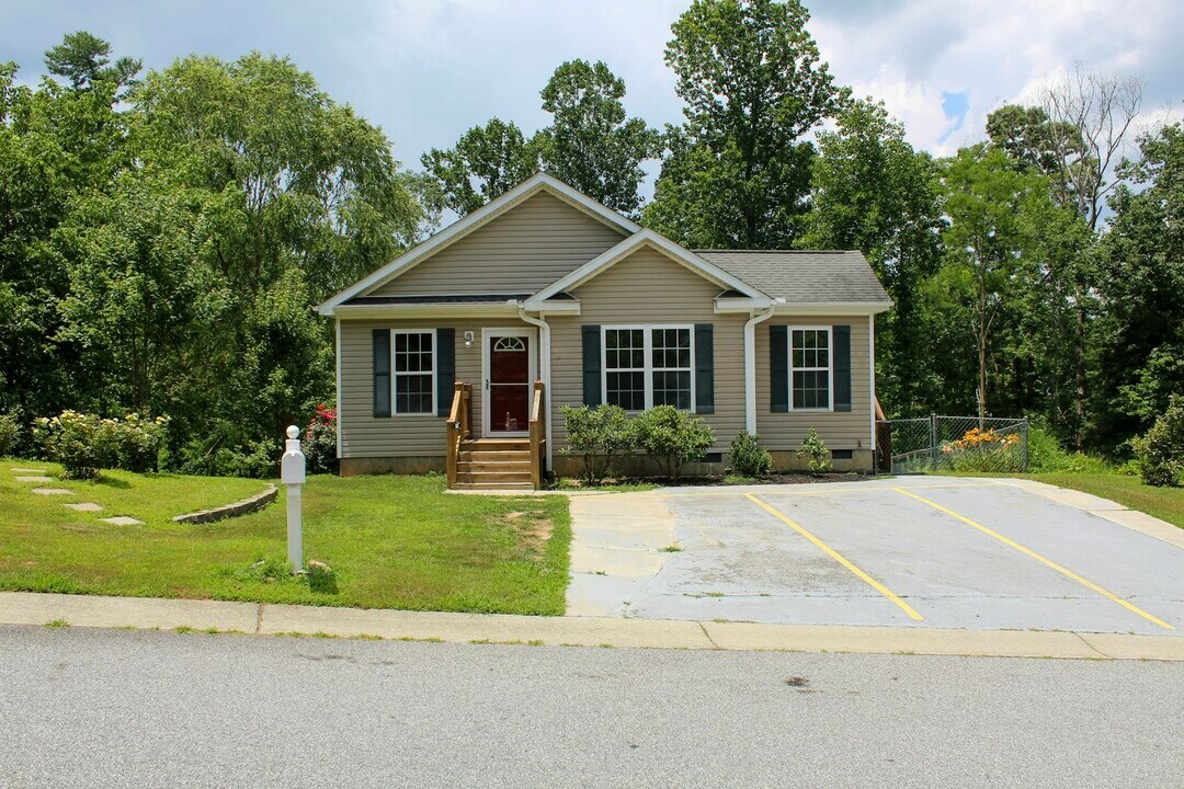 918 Gleason St in Arden, NC - Building Photo