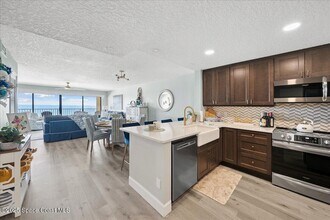 1095 N Hwy A1A in Indialantic, FL - Building Photo - Building Photo