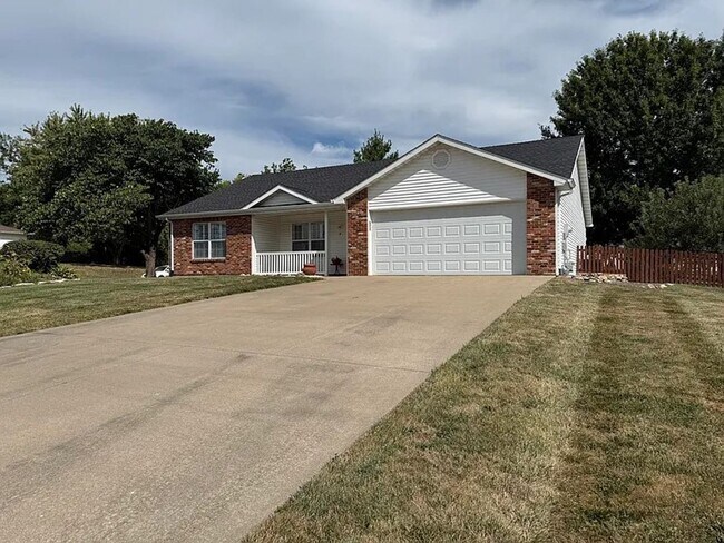 301 Amanda Dr in Ashland, MO - Building Photo - Building Photo