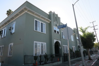 972 N El Centro Ave in Los Angeles, CA - Building Photo - Building Photo