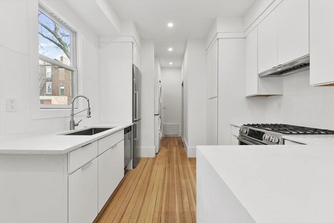 31 Pleasant St in Boston, MA - Building Photo - Building Photo