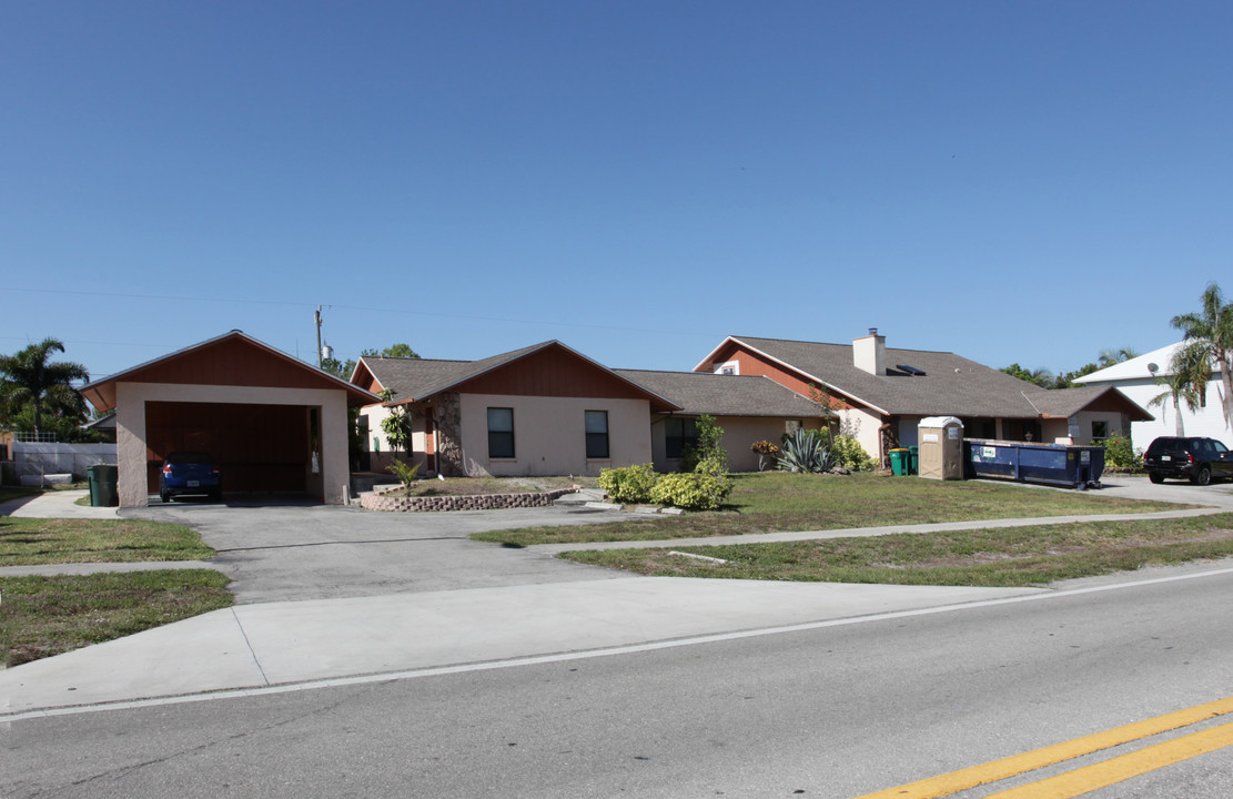 540 111th Ave N in Naples, FL - Building Photo