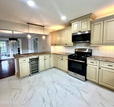 7 Fenway Ct in Albany, NY - Building Photo - Building Photo