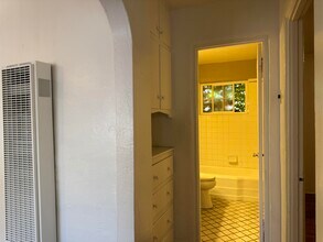 1039 Princeton Dr NE in Albuquerque, NM - Building Photo - Building Photo