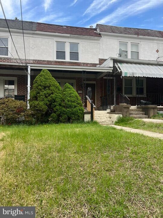 1008 Stanbridge St in Norristown, PA - Building Photo
