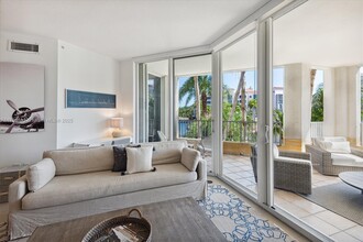 705 Crandon Blvd in Key Biscayne, FL - Building Photo - Building Photo