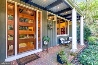 3416 Barkley Dr in Fairfax, VA - Building Photo - Building Photo