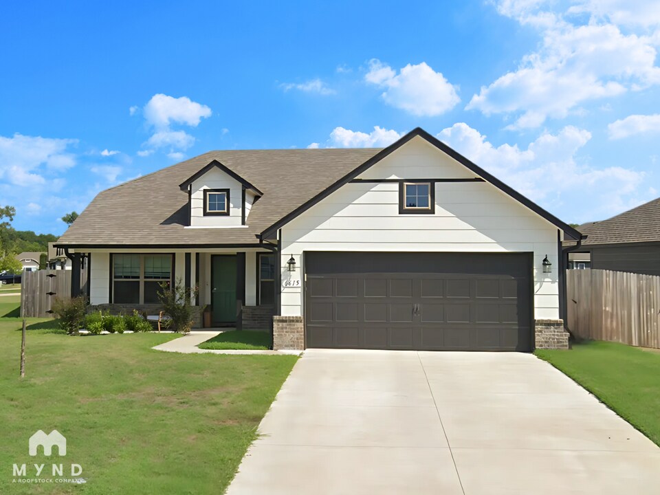 6615 S 18th Pl in Broken Arrow, OK - Building Photo