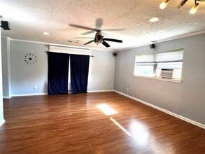 15703 Jersey Dr in Jersey Village, TX - Building Photo - Building Photo