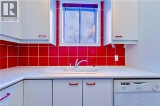 255 Main St W in Hamilton, ON - Building Photo - Building Photo