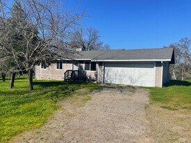 8659 Mann St in Valley Springs, CA - Building Photo