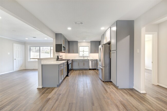 property at 6026 Clarewood Dr