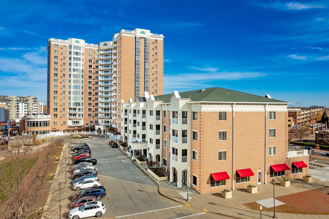 City Bella in Richfield, MN - Building Photo