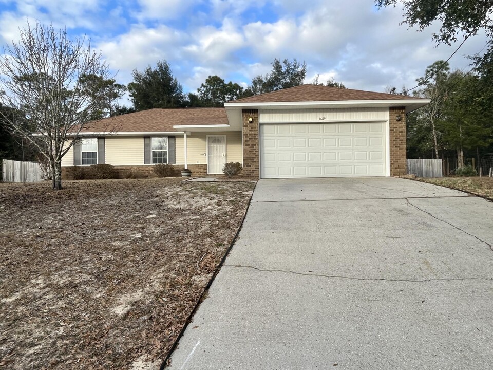 3689 Britain Ct in Navarre, FL - Building Photo