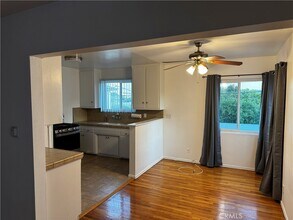 14222 Sylvan St in Los Angeles, CA - Building Photo - Building Photo