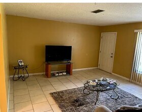 6233 Ansley St in Spring Hill, FL - Foto de edificio - Building Photo