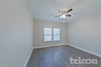 1908 Carrington Dr in Glenn Heights, TX - Foto de edificio - Building Photo