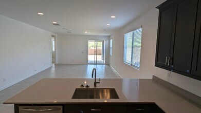 3179 W Morning Vista Ln in Phoenix, AZ - Building Photo - Building Photo