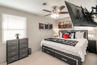 10225 W 151st St in Orland Park, IL - Foto de edificio - Building Photo