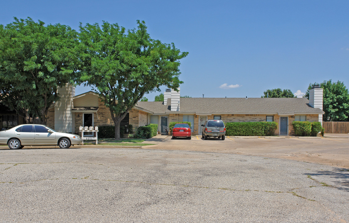 7409 Waco Ave in Lubbock, TX - Foto de edificio