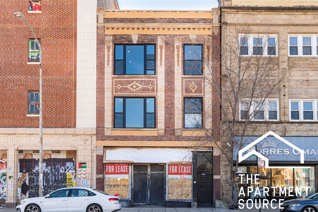 2620 N Milwaukee Ave in Chicago, IL - Building Photo