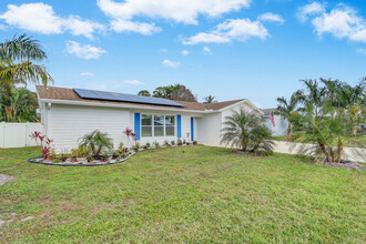 609 Oak Terrace in Jupiter, FL - Building Photo - Building Photo