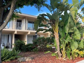 371 SW 8th St, Unit 1-E in Boca Raton, FL - Building Photo - Building Photo