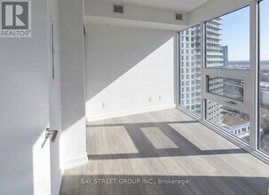 19 Western Battery Rd in Toronto, ON - Building Photo - Building Photo