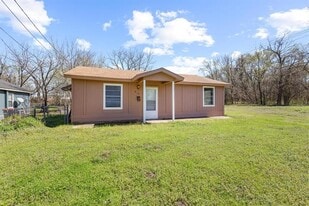 916 8th St NW in Paris, TX - Building Photo