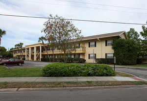 Winter Park Oaks Apartments