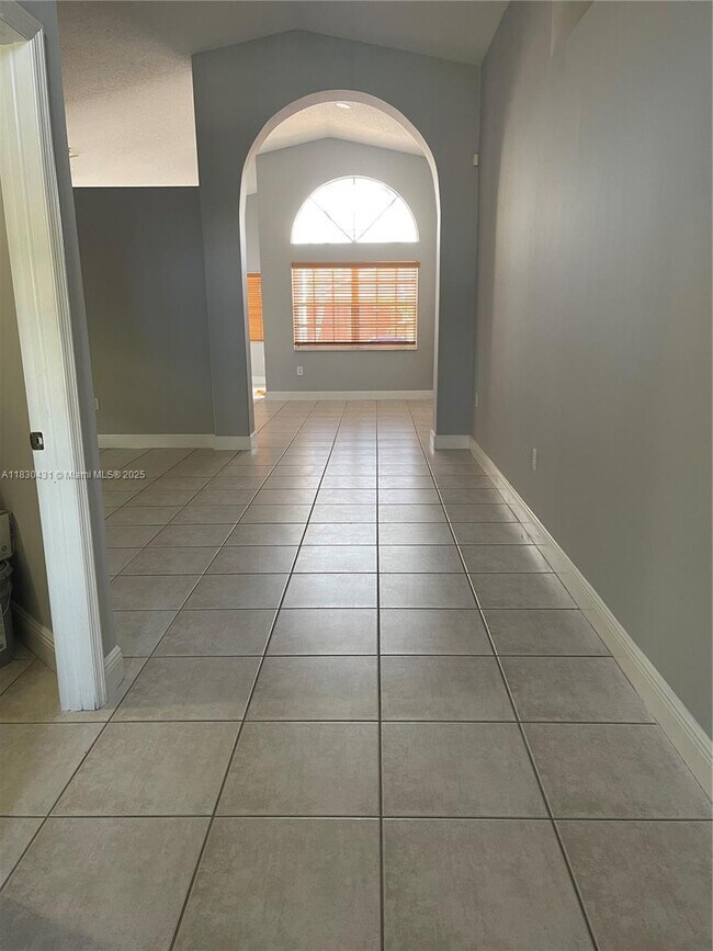 16469 SW 100th Terrace in Miami, FL - Building Photo - Building Photo