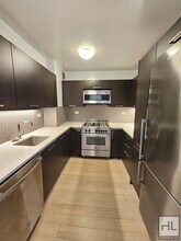 222 E 39th St in New York, NY - Building Photo - Building Photo