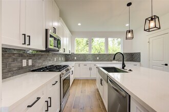 933 40 1/2 St St in Houston, TX - Building Photo - Building Photo