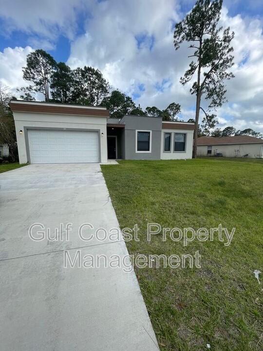 141 Viewpoint Dr in Lehigh Acres, FL - Building Photo