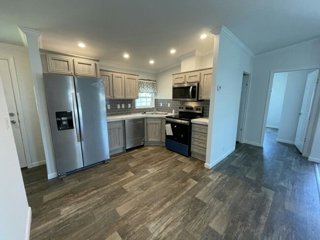 4300 E Bay Dr in Clearwater, FL - Building Photo - Building Photo