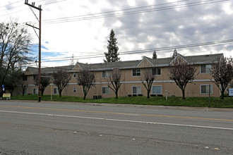 Carmichael Springs Apartments in Carmichael, CA - Foto de edificio - Building Photo