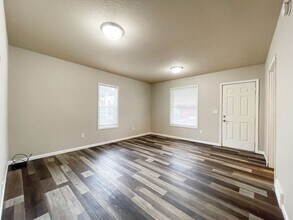 112 6th St NW in Minot, ND - Building Photo - Building Photo