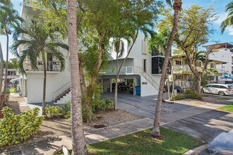 3862 NE 171 St, Unit E in North Miami Beach, FL - Building Photo - Building Photo