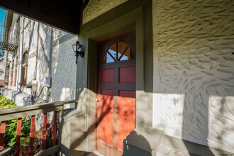 10 Carriage House Ln in Saratoga Springs, NY - Building Photo - Building Photo