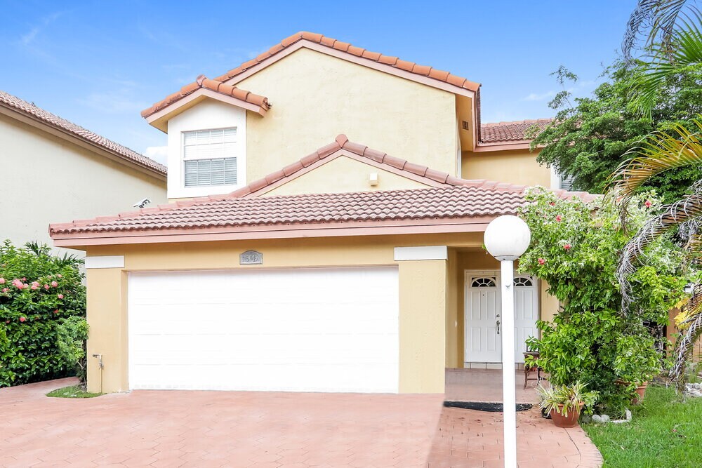 15045 SW 108th Terrace in Miami, FL - Foto de edificio