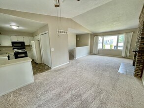 105 Colony Dr in Davenport, IA - Building Photo - Building Photo