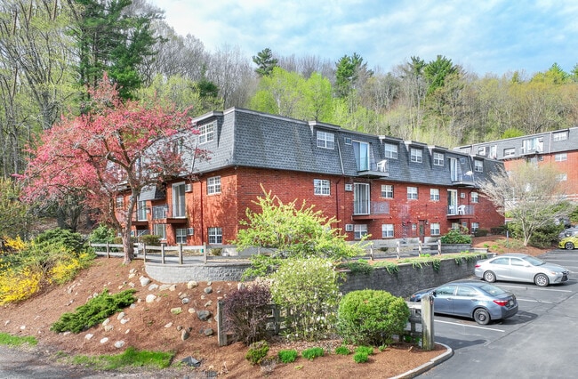 Gardner Lake Village - 100-106 WHITEHALL RD AMESBURY, MA 01913