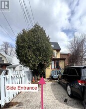 210 Brunswick Ave in Toronto, ON - Building Photo - Building Photo