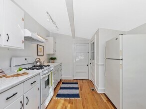 153 Oak St in Newton, MA - Building Photo - Building Photo