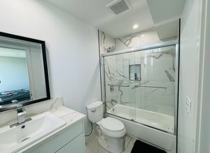 1301 N Kingsley Dr, Unit 1 in Los Angeles, CA - Building Photo - Building Photo