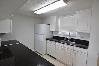 6300 La Costa Dr in Boca Raton, FL - Building Photo - Building Photo